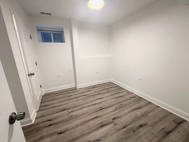 Building Photo - 1344 W Ohio St