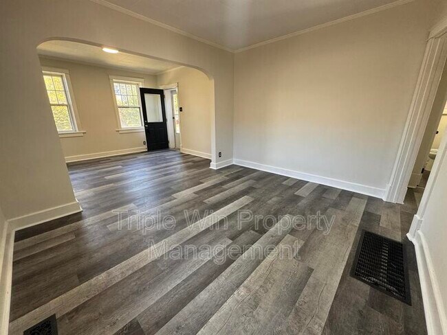 Building Photo - 3704 Taft Ave