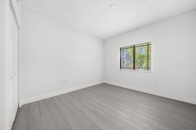 Building Photo - 3020 Alcazar Pl