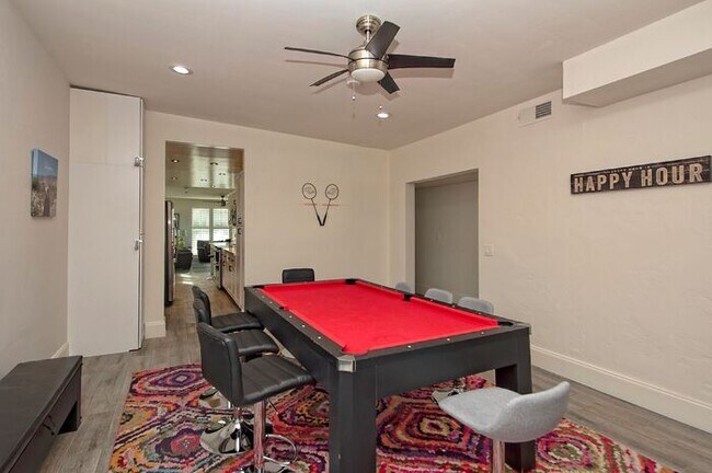 Building Photo - Beautiful Bungalow Home with Heated Pool on Golf Course