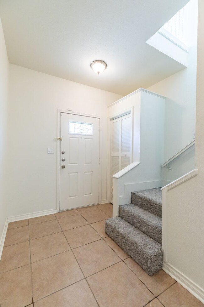 Building Photo - 3310 Silver Oaks Dr