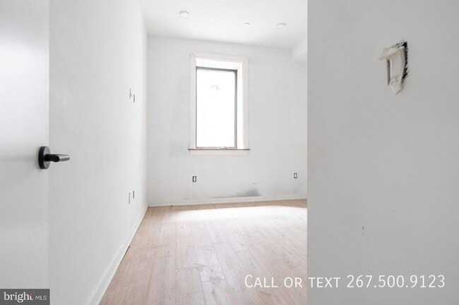 Building Photo - 1306 N Front St