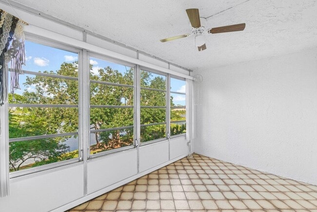 Building Photo - 14623 Bonaire Blvd