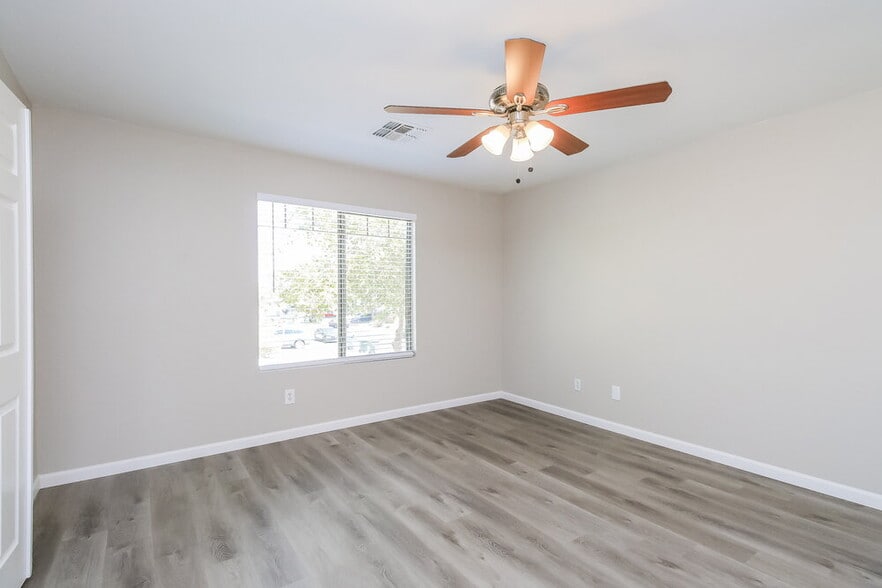 Building Photo - 3206 S Justin Dr