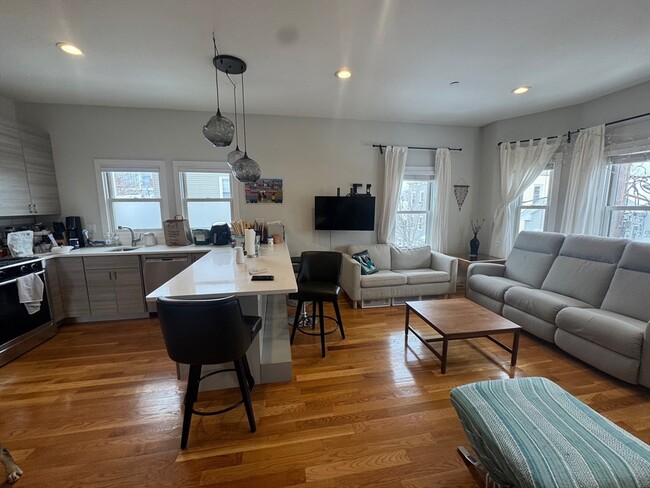 Building Photo - 9 Harding St