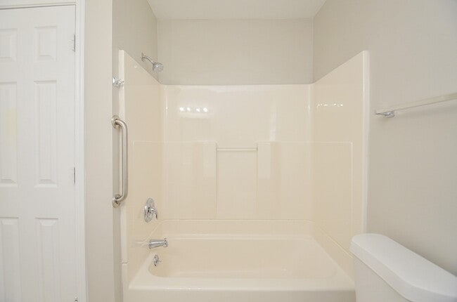 Building Photo - 10403 Royal Oaks Dr