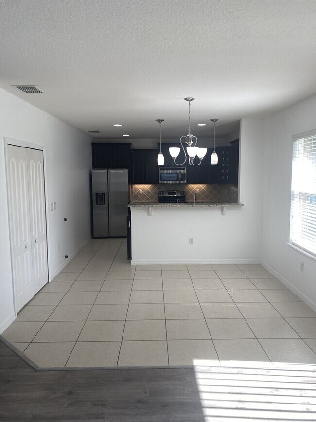 Building Photo - Spacious 3 bedroom 2 bathroom home in the Sawgrass community