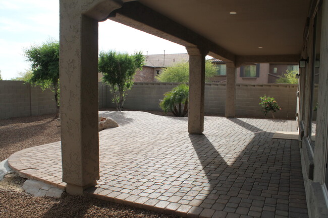 Building Photo - 9059 W Red Fox Rd