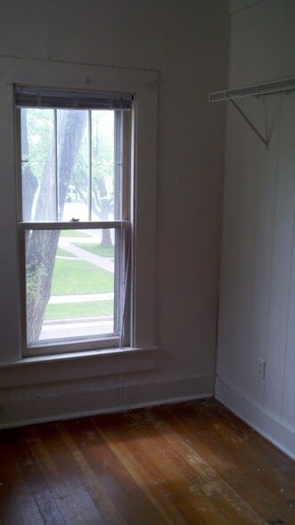 Building Photo - 547 Niagara St