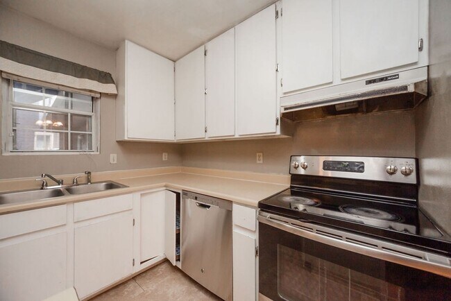 Building Photo - 720 City Park Ave