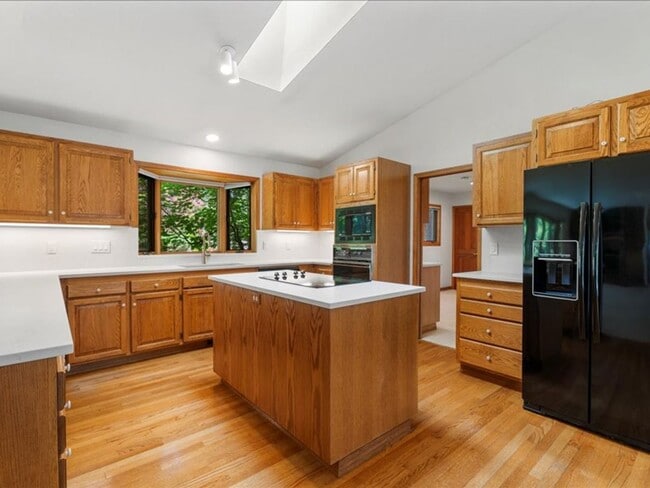 Building Photo - Stunning Custom Home 4 Bedroom in the Gate...