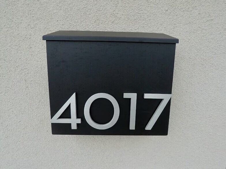 Building Photo - 4017 Del Mar Ave