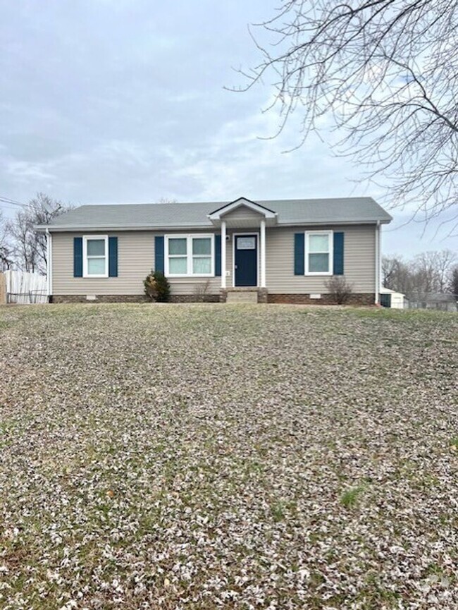 Building Photo - AVAILABLE March 1st! 3 Bedroom, 2 Bath Hom...