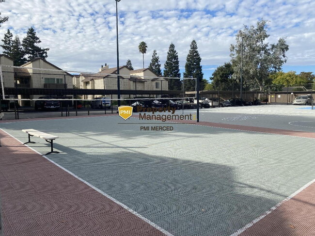 Building Photo - Coming Soon! 2 Bedroom Condo in Gated Community!