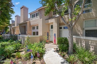 Building Photo - 867 Portola Rd