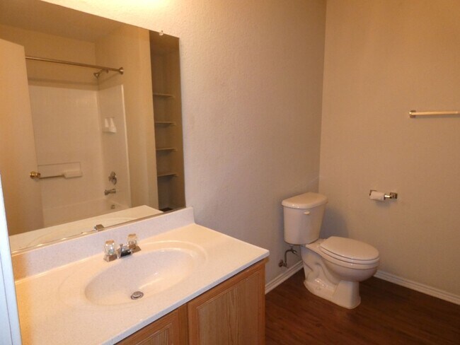 Building Photo - 6920 Meadow Way Ln