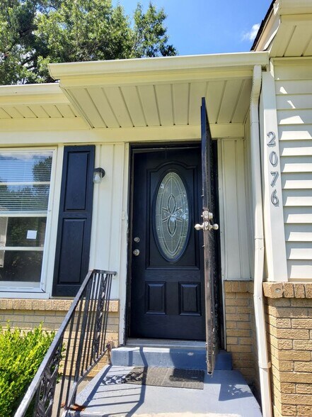 Building Photo - 2076 Willow Wood Ave