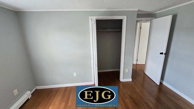 Building Photo - 158 Beech St