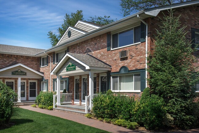 Primary Photo - 725 Greenbriar Dr
