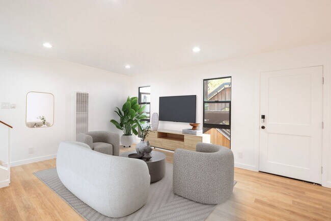 Interior Photo - 520 Pacific St