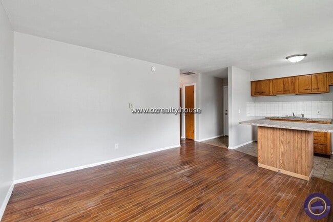 Building Photo - 4111 Parrakeet Ave