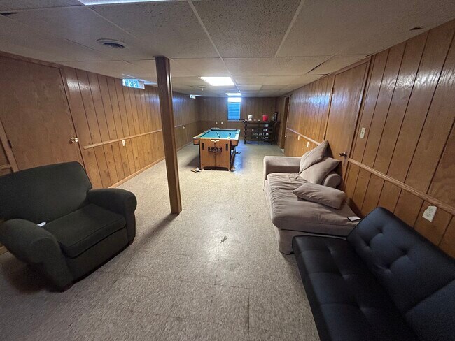 Building Photo - 1522 Starview Dr