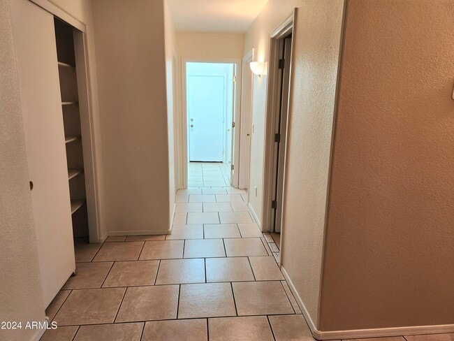 Building Photo - 15923 W Post Dr