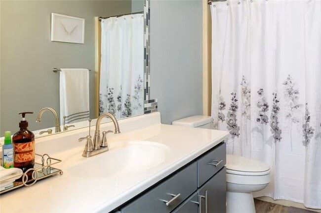 Building Photo - 106 NW Park St