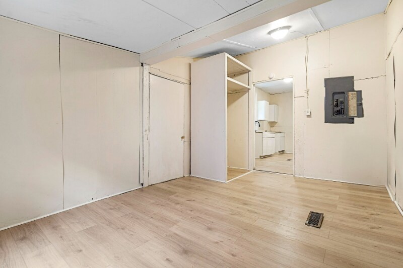 Building Photo - 1394 Ross St