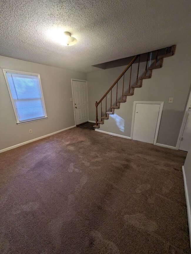 Building Photo - 2BD/1.5BA Unit in Hickory