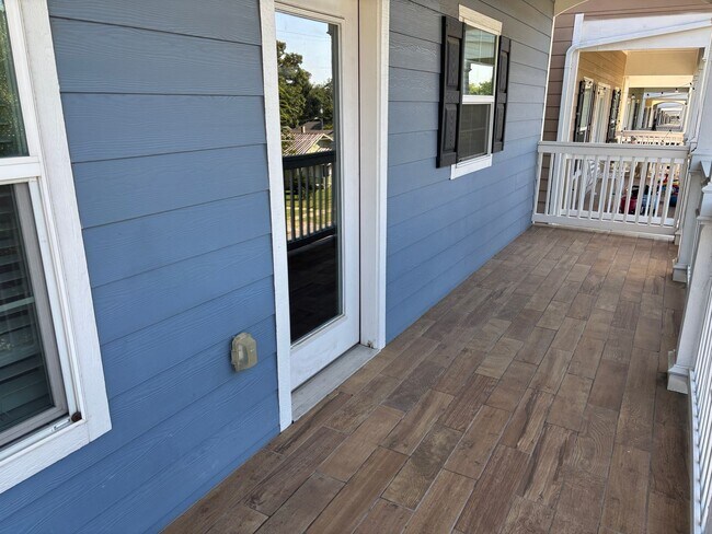 Building Photo - Colorful 2/2 Townhomes in Sherman!