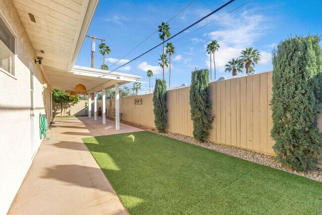 Building Photo - 74773 Leslie Ave