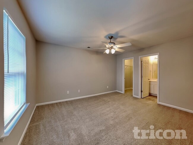 Building Photo - 226 Blazer Dr