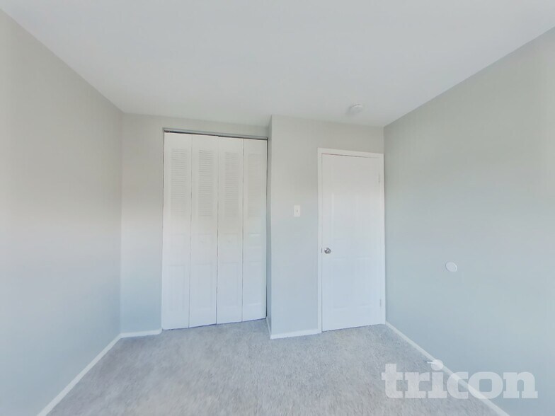 Building Photo - 12345 Bonfire Dr