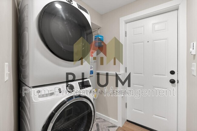 Building Photo - 705 Cleveland St