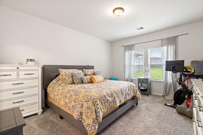 Building Photo - 5872 Strawflower Ln