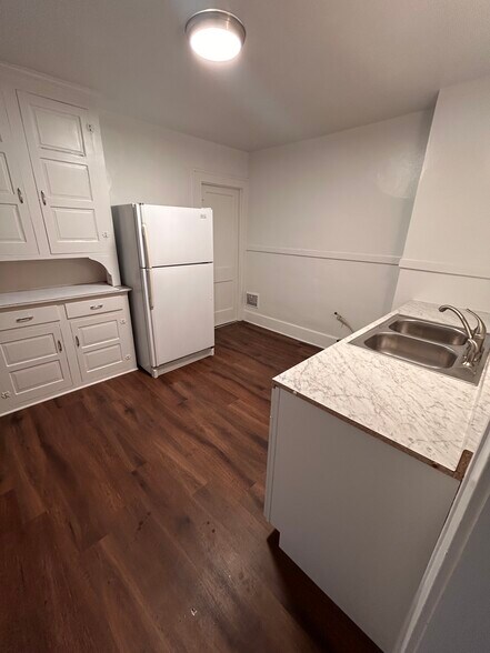 Building Photo - 2420 Plum St