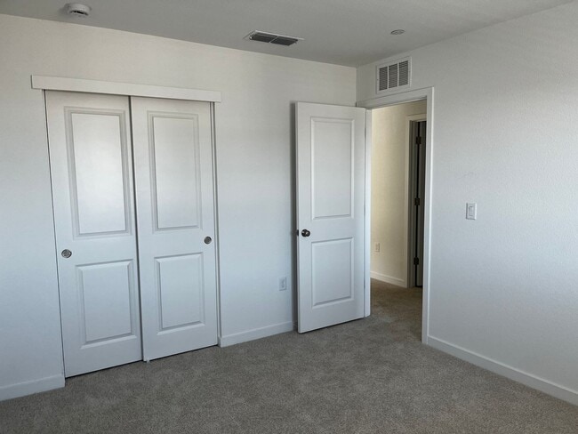 Building Photo - Beautiful New 3 Bedroom, 2.5 Bath, 1856 Sq...