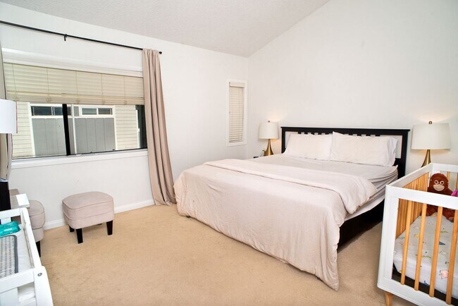Building Photo - 18200 Andrea Cir S