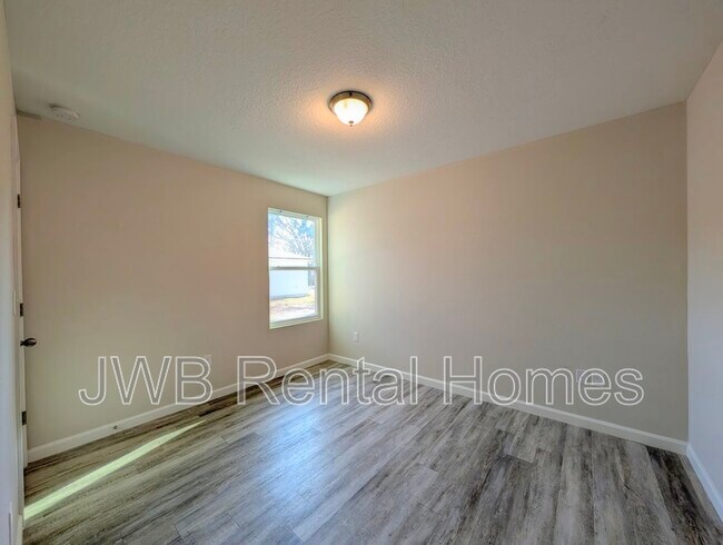 Building Photo - 5215 Missouri Ave