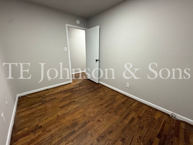 Building Photo - Charming 2 Bedroom Home with Hardwood Floors & Central A/C in Winston-Salem