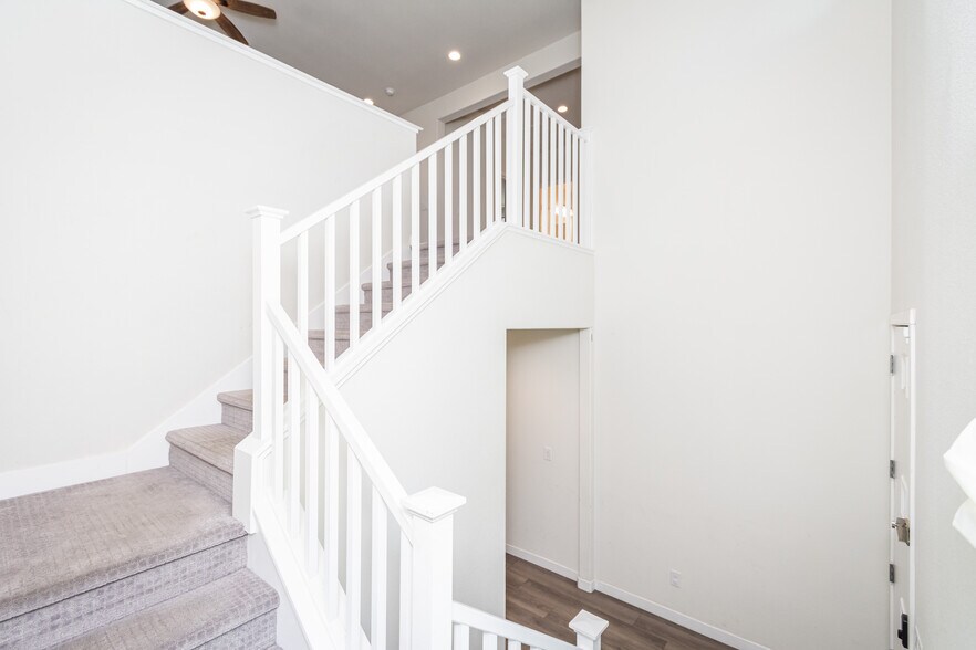 Building Photo - 4455 English Elm St