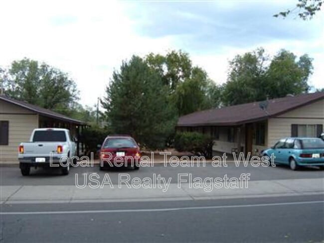 Building Photo - 2219 E Dortha Ave
