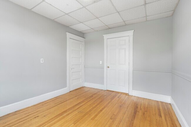 Building Photo - 423 Park Ave