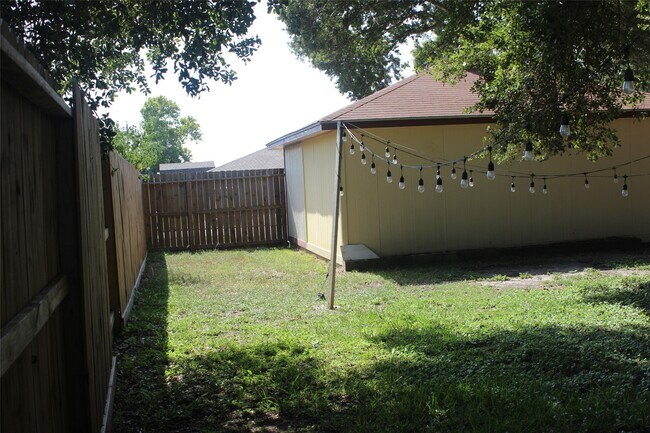 Building Photo - 1502 Sudbury Dr