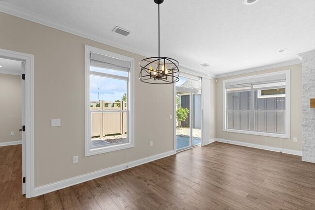 Building Photo - Luxury Maintenance-Free Former Model Home in Grove City – 2 Bed, 2 Bath Ranch