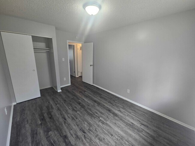 Building Photo - 321 S Murray Blvd