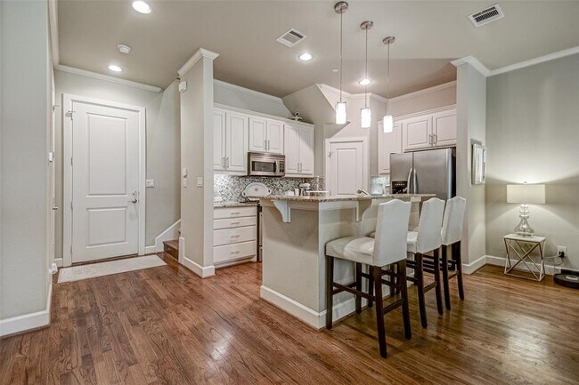 Building Photo - 7333 Valley View Ln