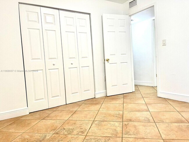 Building Photo - 3021 W 76th St