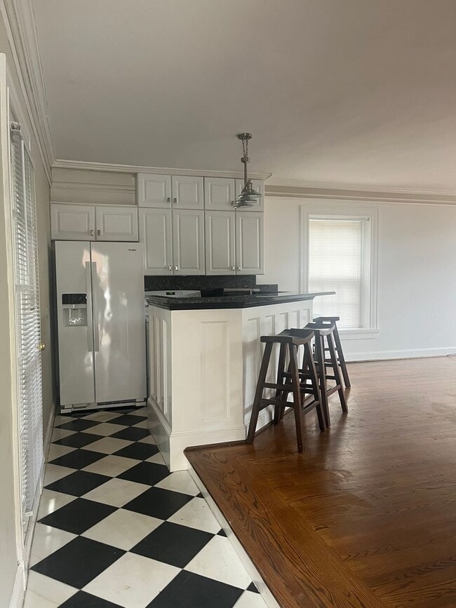 Building Photo - -- AVAILABLE SEPTEMBER 4TH -- 2 BR / 1 BA Beautiful Historic Carriage House on Monument Ave! Avai...